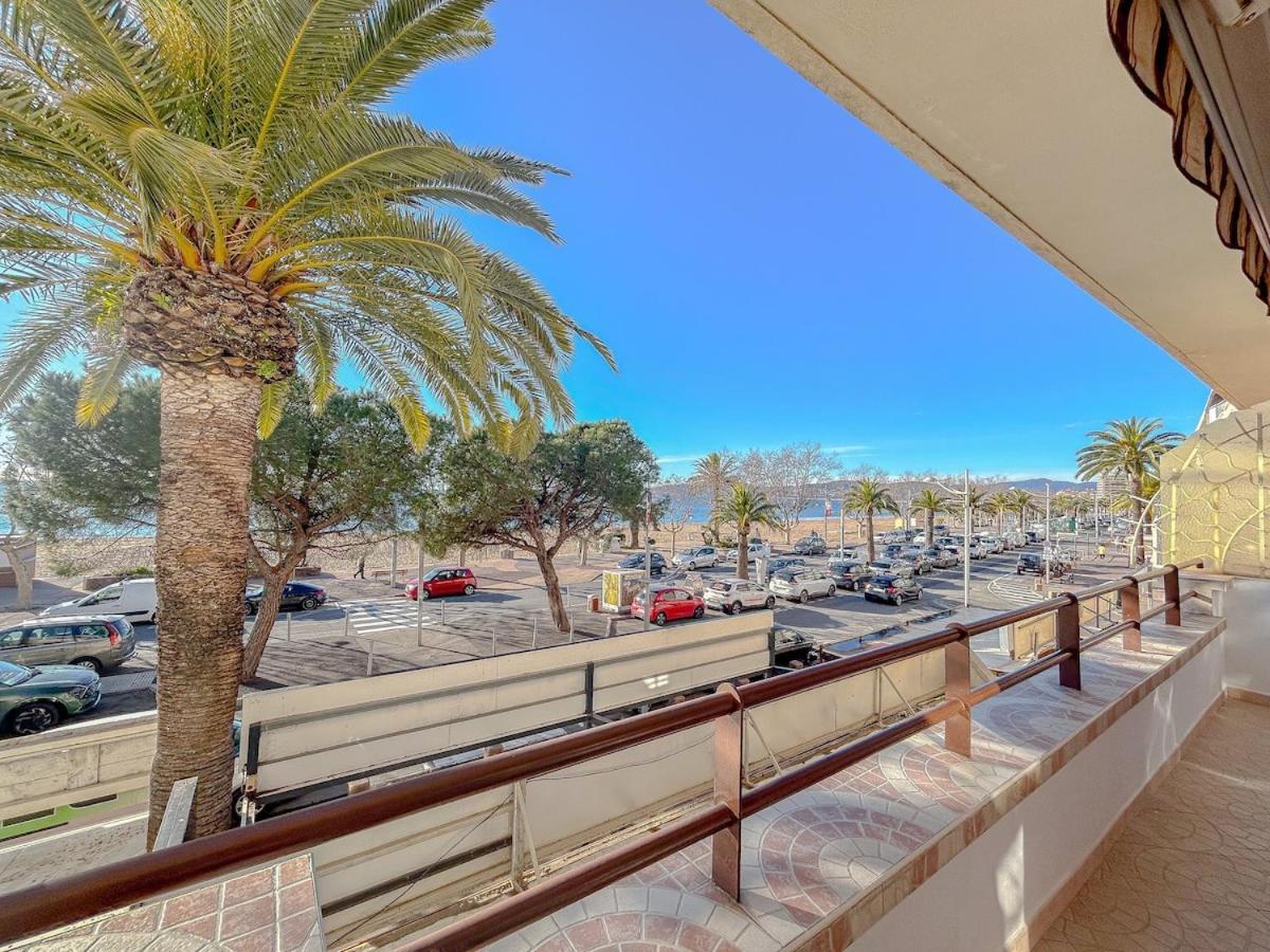 Appartement Face A La Mer, T3 Avec Terrasse Et Parking Prive Fréjus